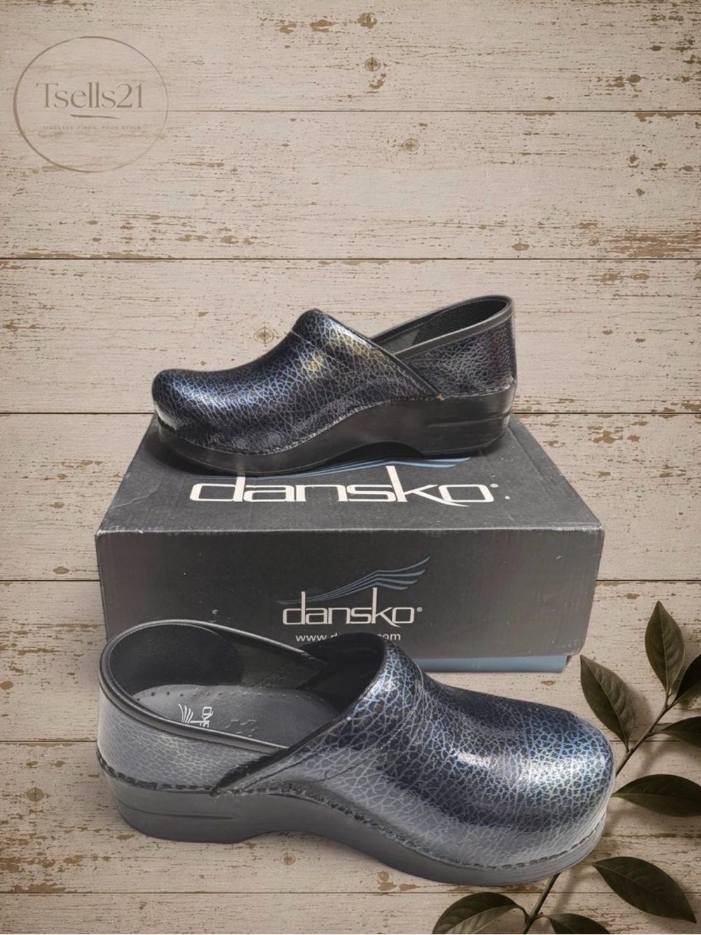 Like New Dansko Professional Blue Crackle Metallic Leather Clogs – Size 8.5